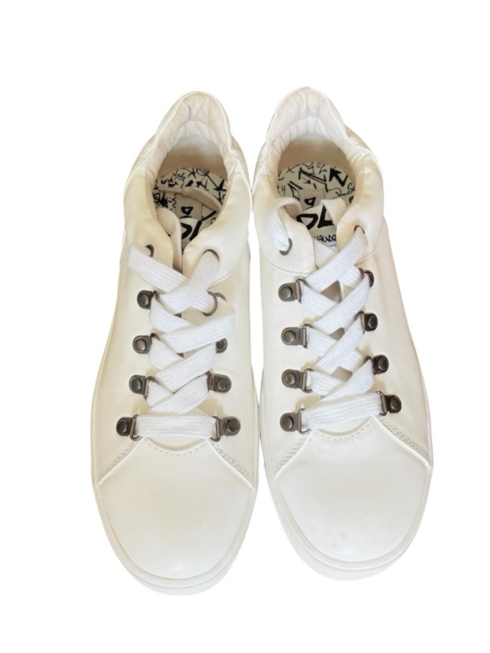 New LA Dirty Laundry Women’s Leather Sports Shoes / Sneakers. Size 10.